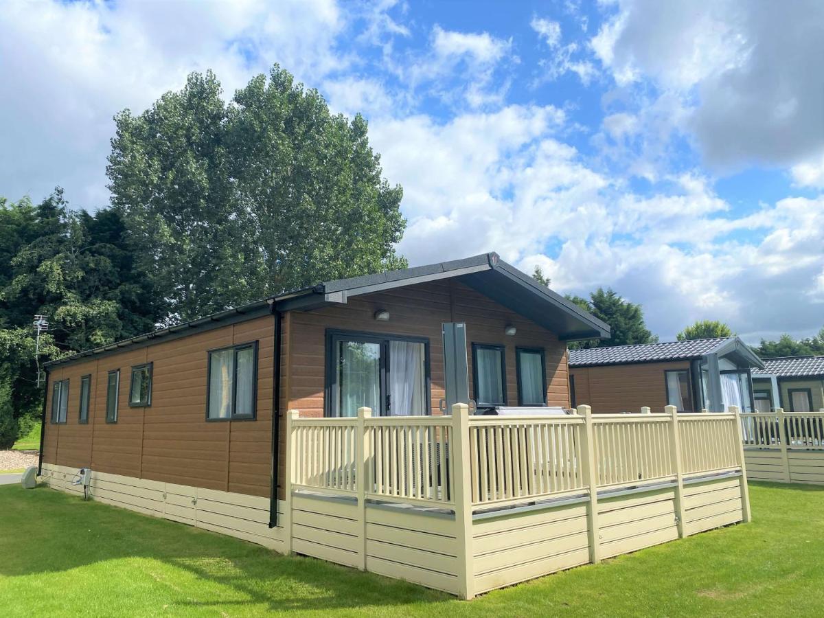 The Yorkshire Burrow Lodge With Hot Tub Dış mekan fotoğraf